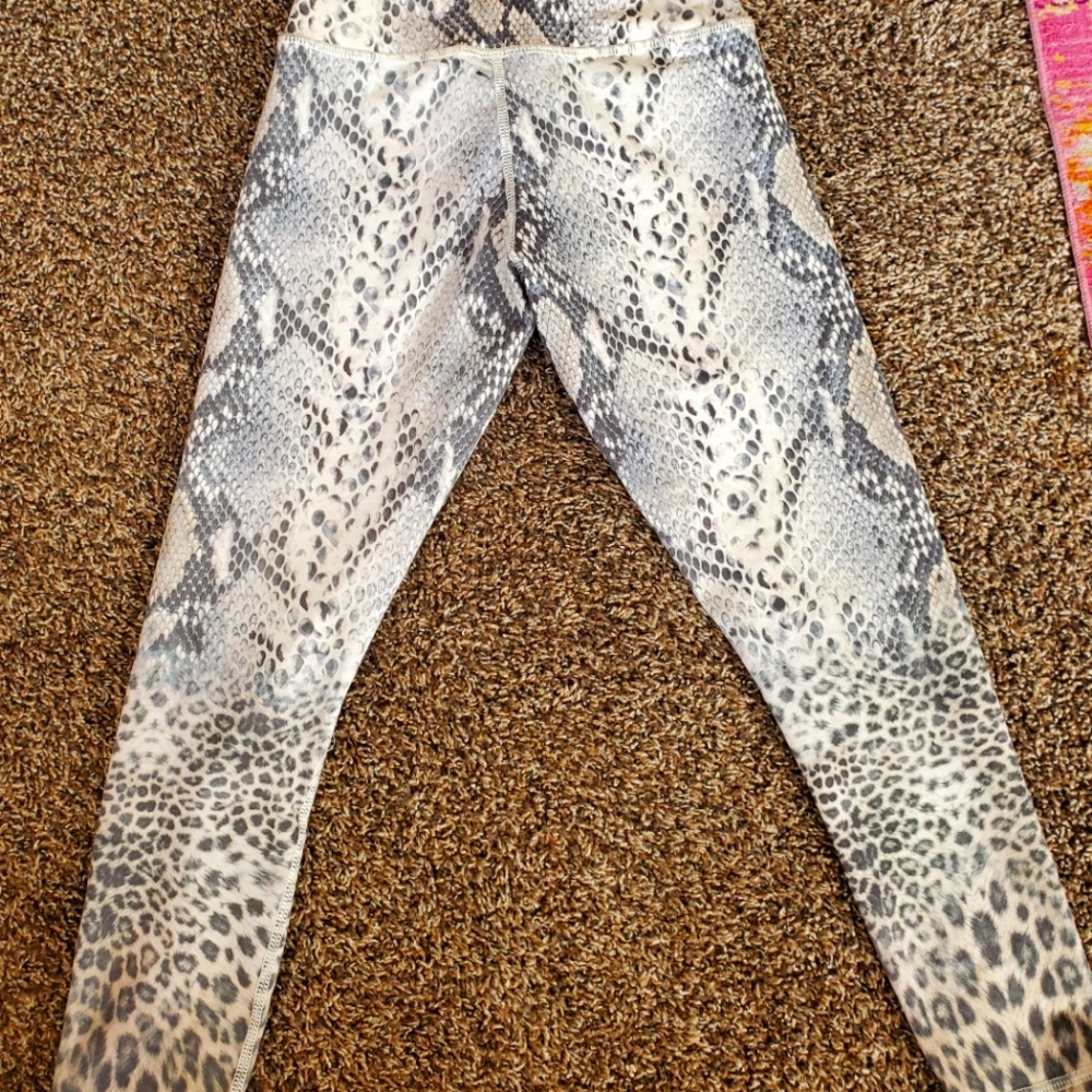 EVOLUTION AND CREATION  SNAKE PRINT ANKLE/CROPPED LEGGINGS